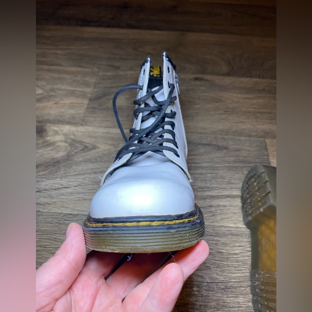 VGUC White Dr. Martens Boots Women’s Size 5/Men’s Size 4 Big Kid - Picture 8 of 13